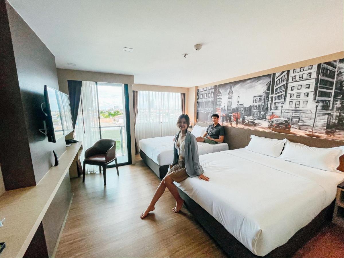 Glow Pattaya Luaran gambar