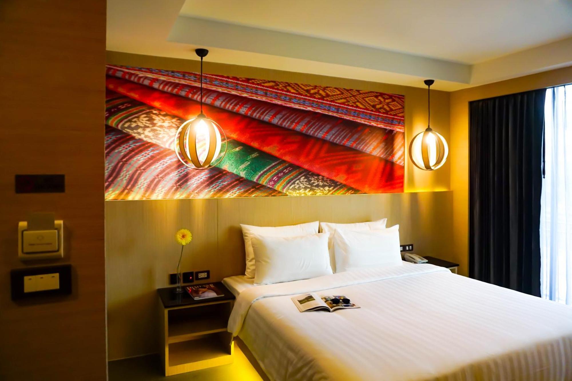 Glow Pattaya Luaran gambar