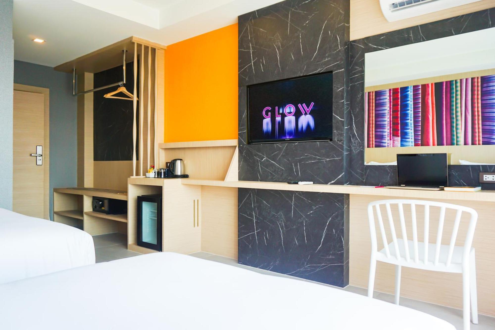 Glow Pattaya Luaran gambar