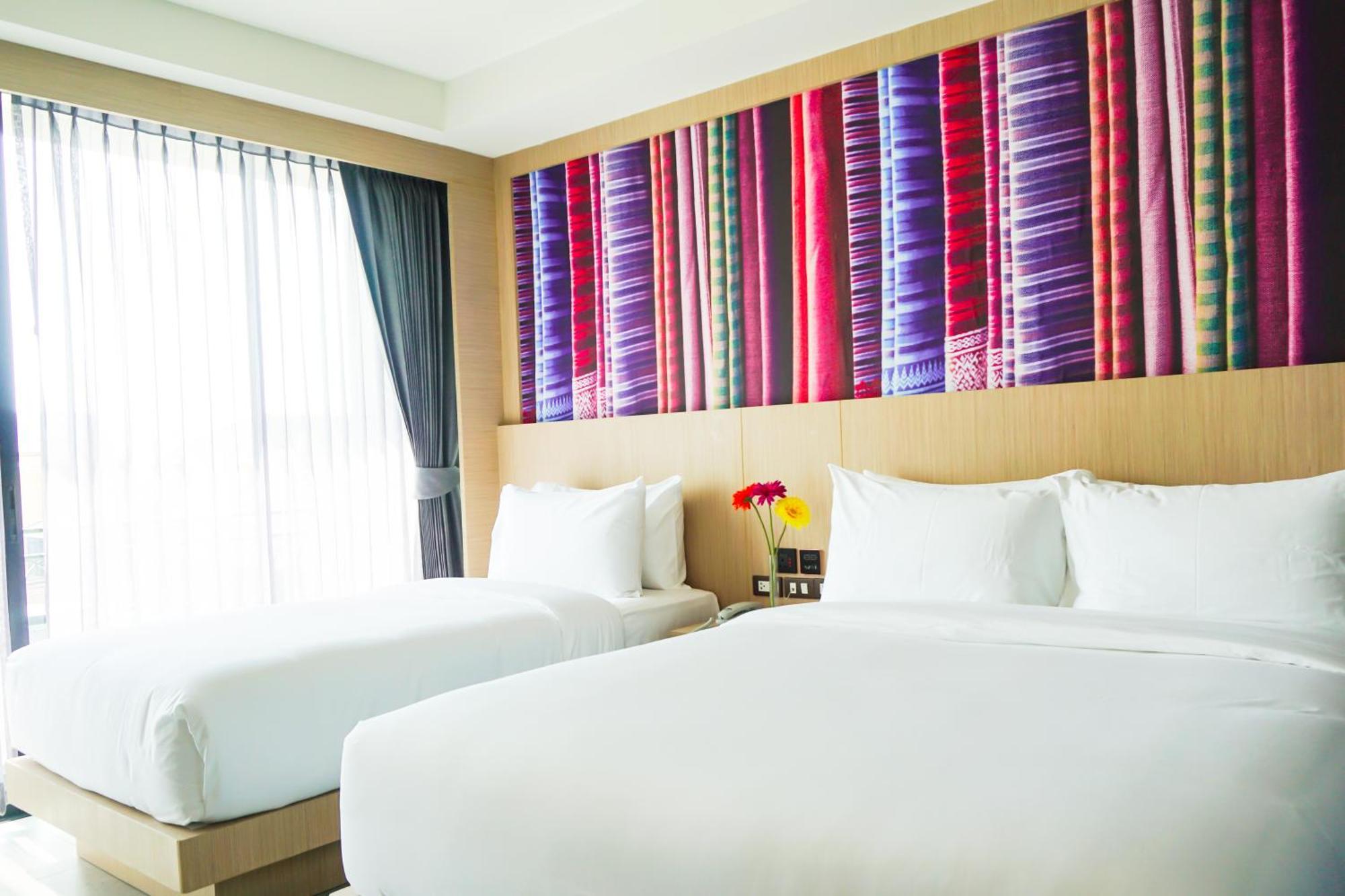 Glow Pattaya Luaran gambar